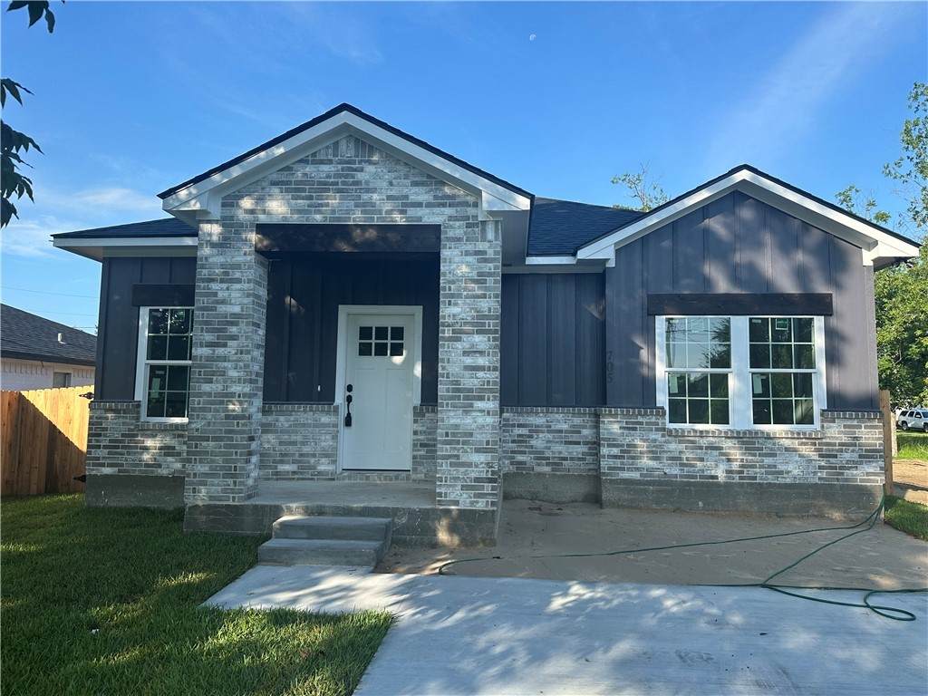 705 Waco Street - Photo 1
