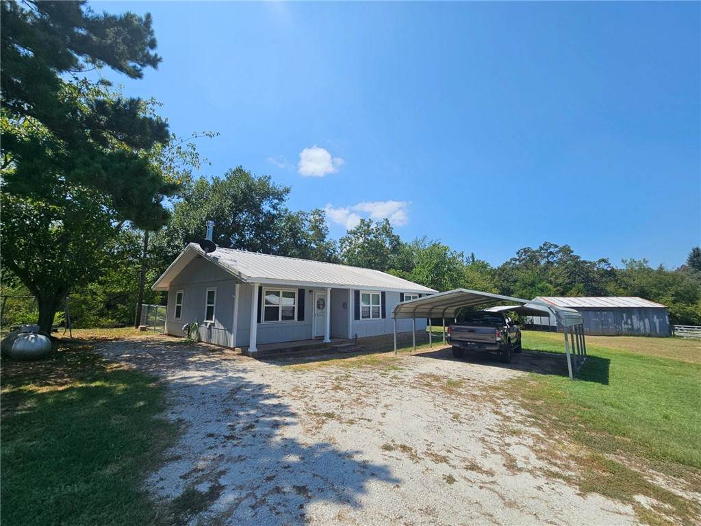 9769 Fm 2096 - Photo 1