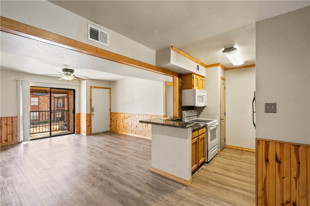 904 University Oaks Boulevard - Photo 1