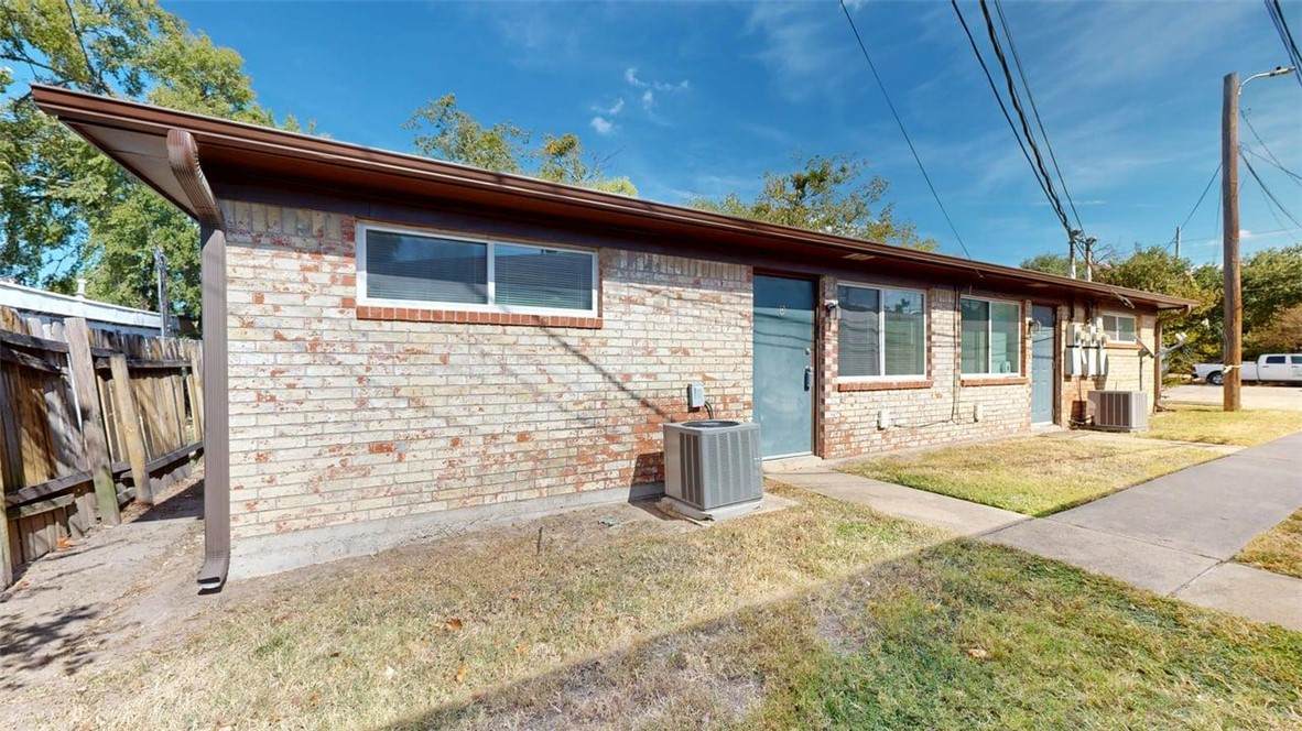 204 Lynn Drive - Photo 1