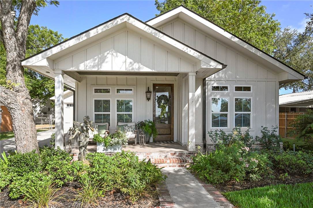 904 Alligator Street - Photo 1