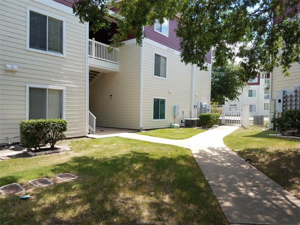 519 Southwest Parkway - Photo 1