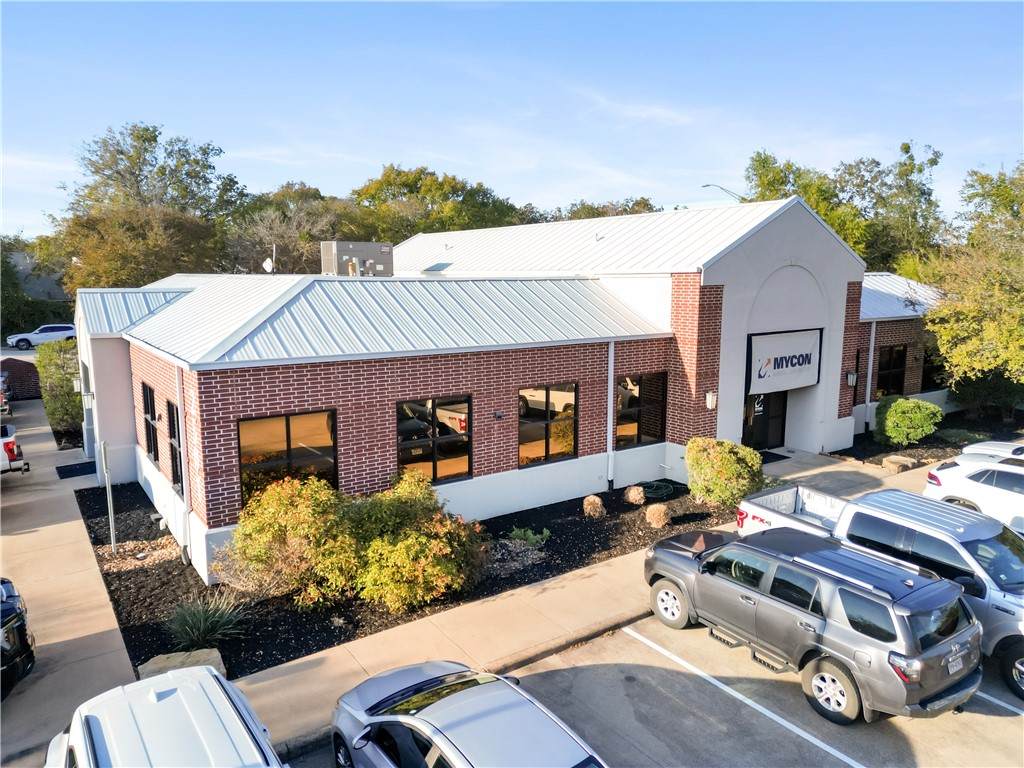 2501 Ashford Drive - Photo 1