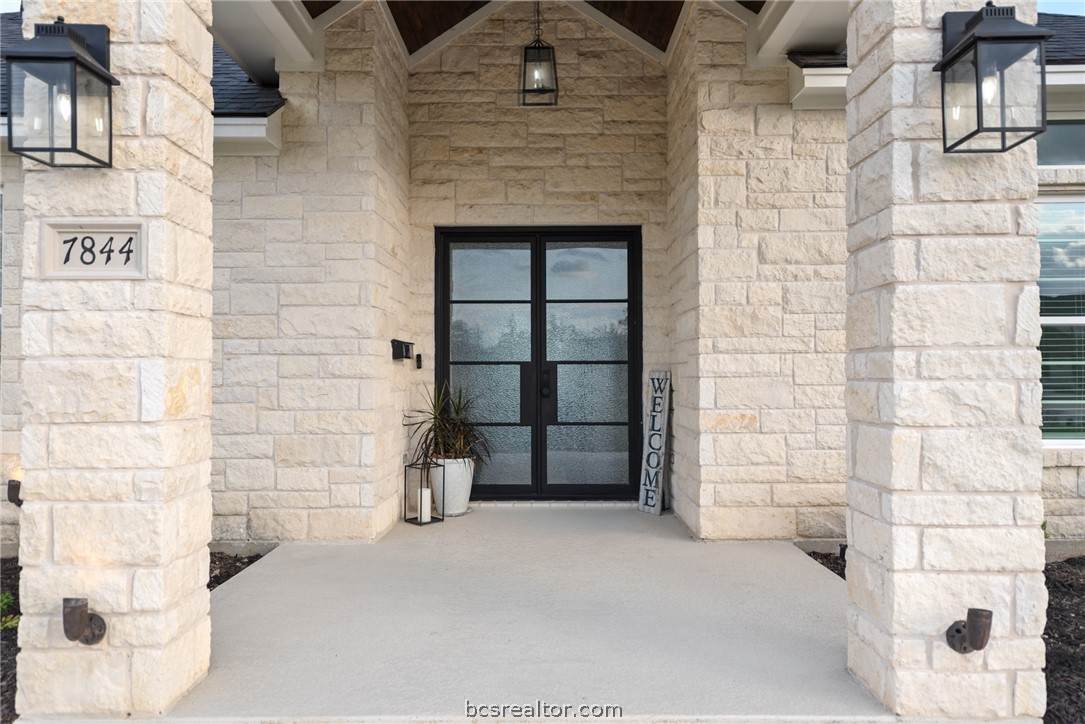 7844 Mathis Creek Drive - Photo 1