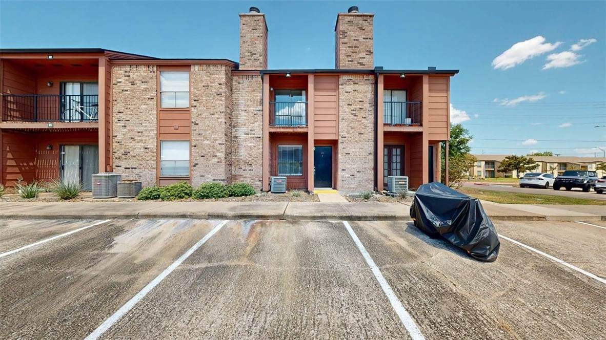 904 University Oaks Boulevard - Photo 1