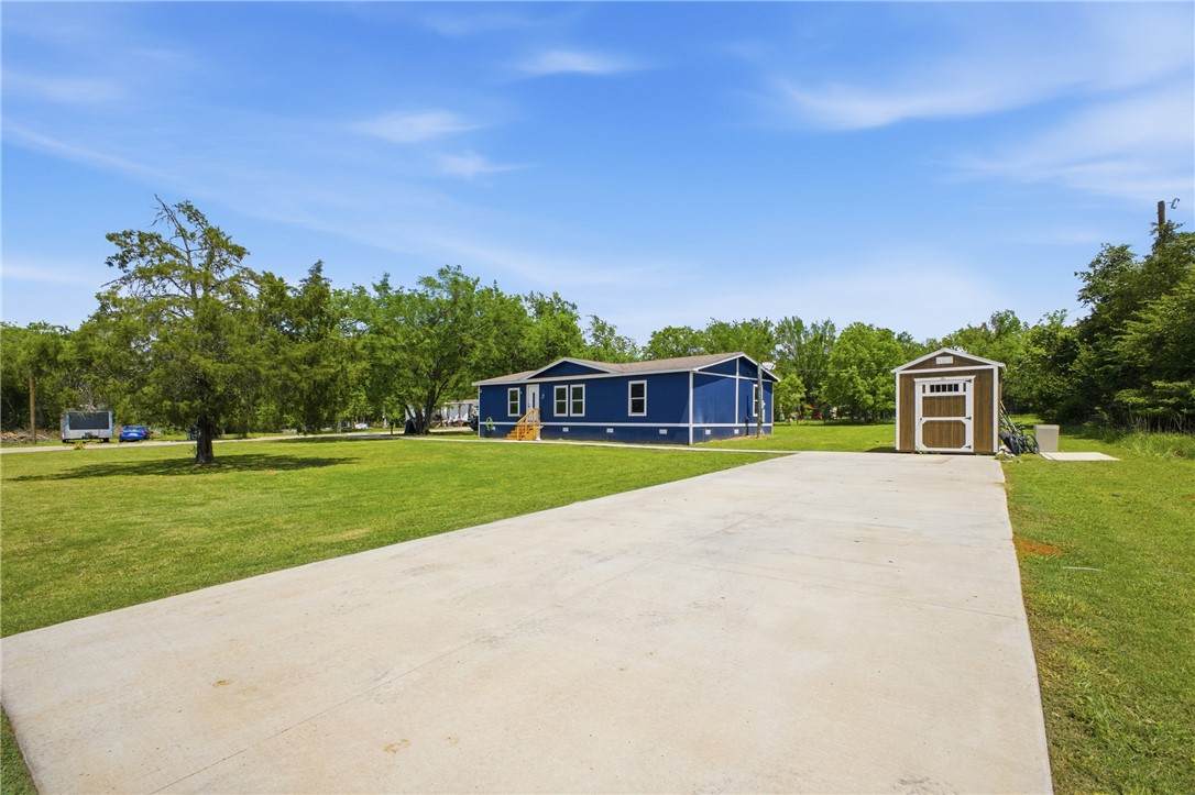 704 Riley Street - Photo 1