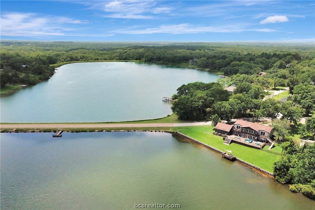 571 Lakeview Circle - Photo 1