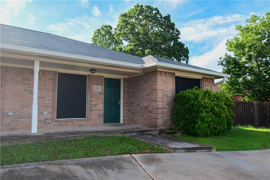 1735 Rock Hollow Loop - Photo 1