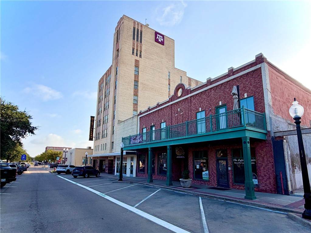 211 N. Main Street - Photo 1