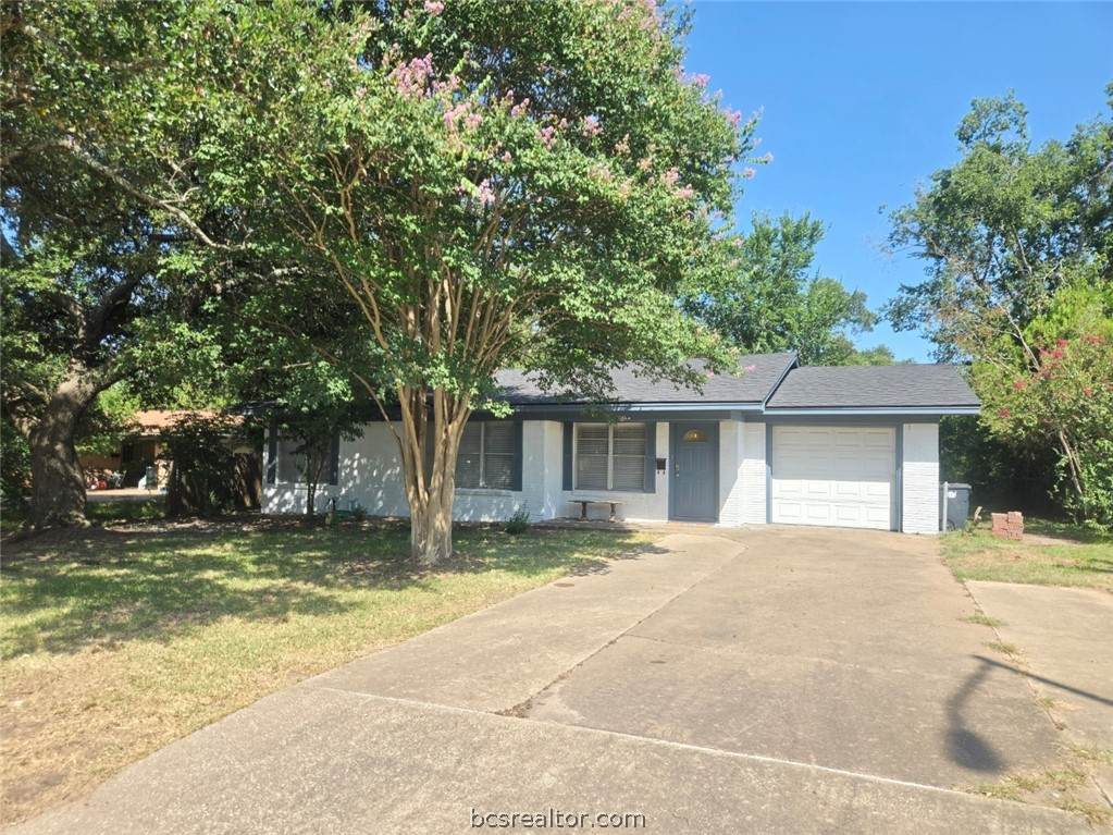 513 Gilchrist Avenue - Photo 1