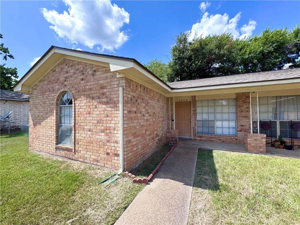 1529 Hillside Drive - Photo 1