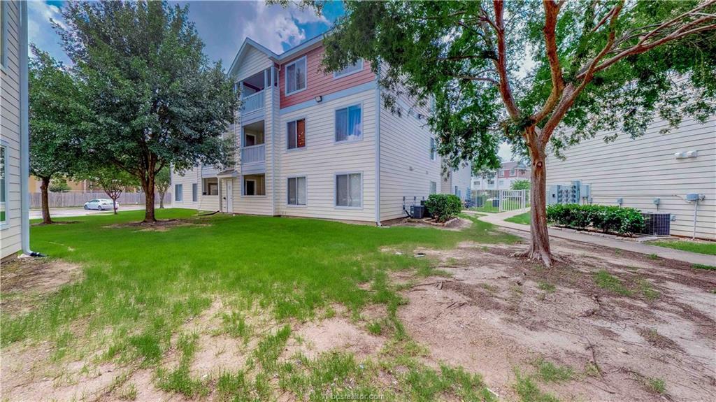 529 Southwest Parkway Avenue - Photo 1