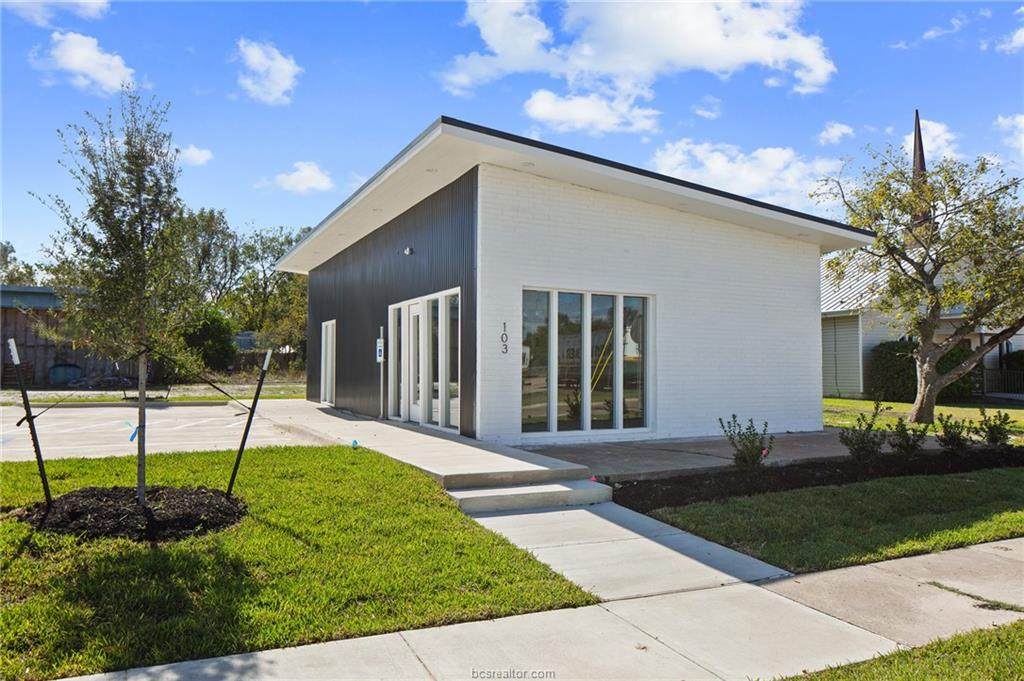 101 W 32nd - Photo 1
