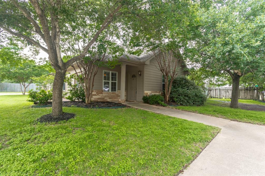 512 Brookside Drive - Photo 1
