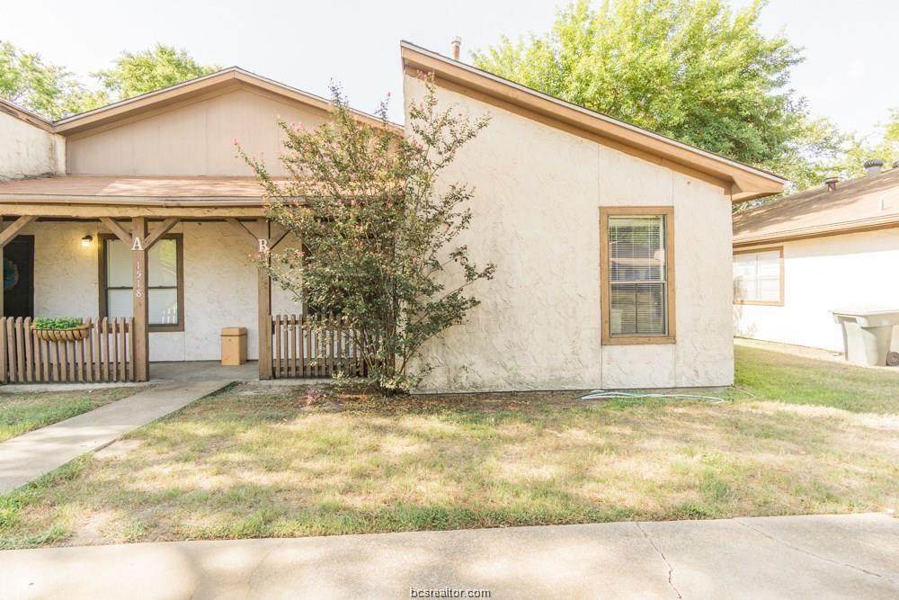 1518 Pine Ridge Drive - Photo 1