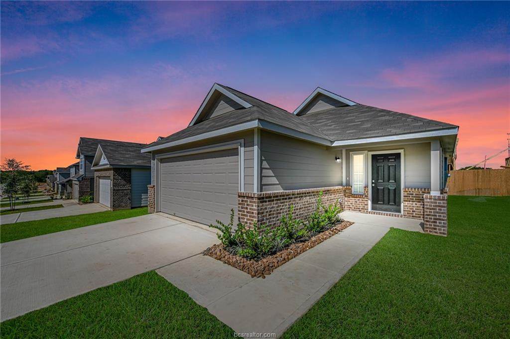 991 Crossing Drive - Photo 1