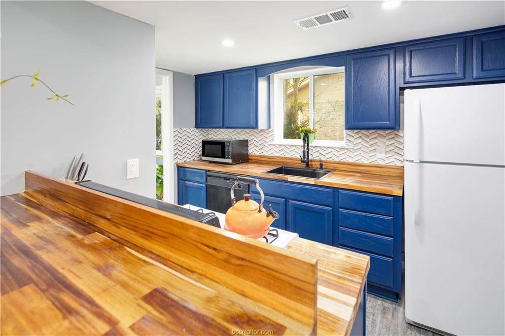 1105 Glade Street - Photo 1