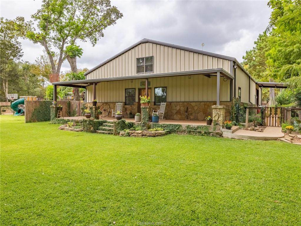 402 Magnolia - Photo 1