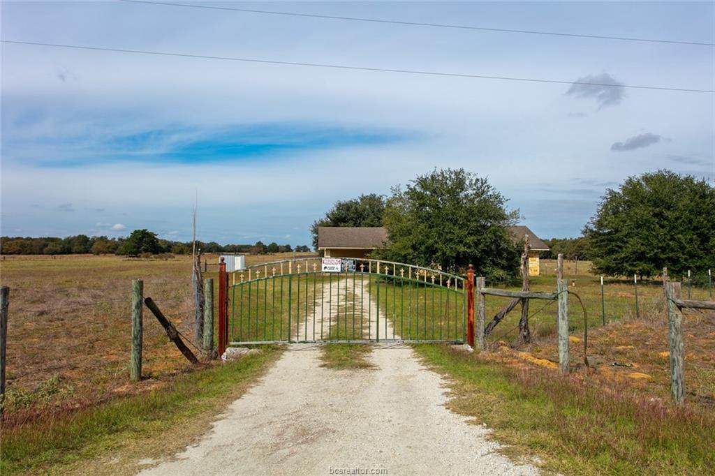 10988 Hickory Loop - Photo 1