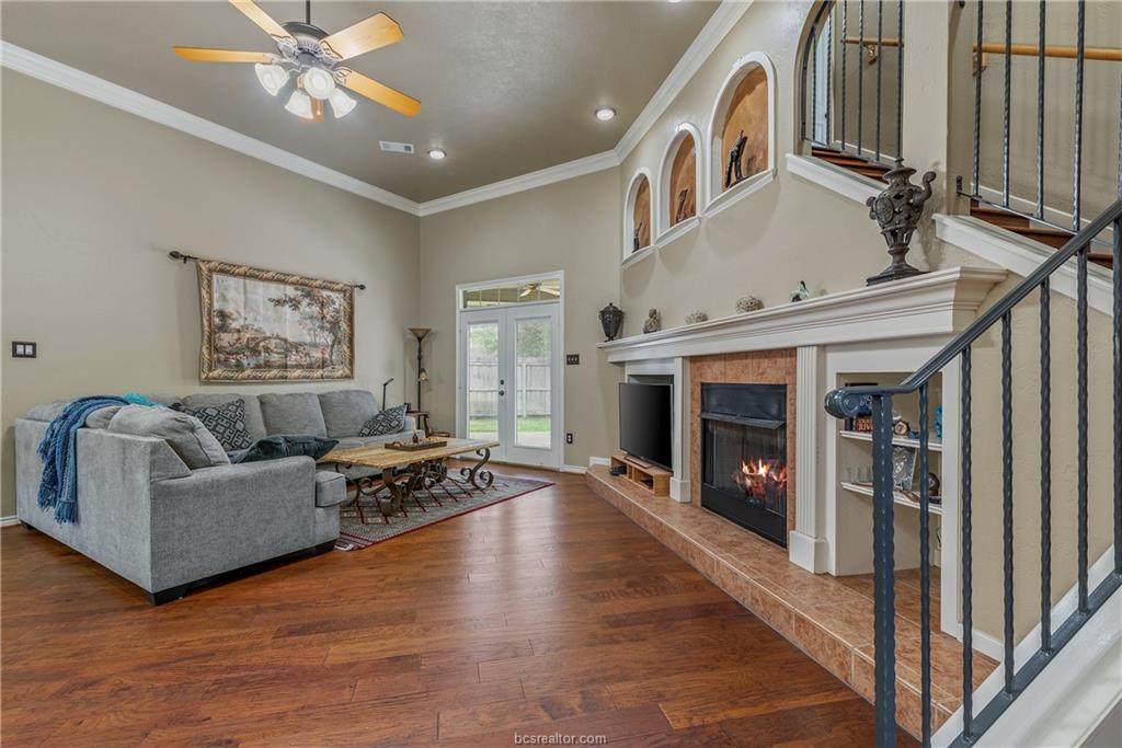 4400 Appleby Place - Photo 1