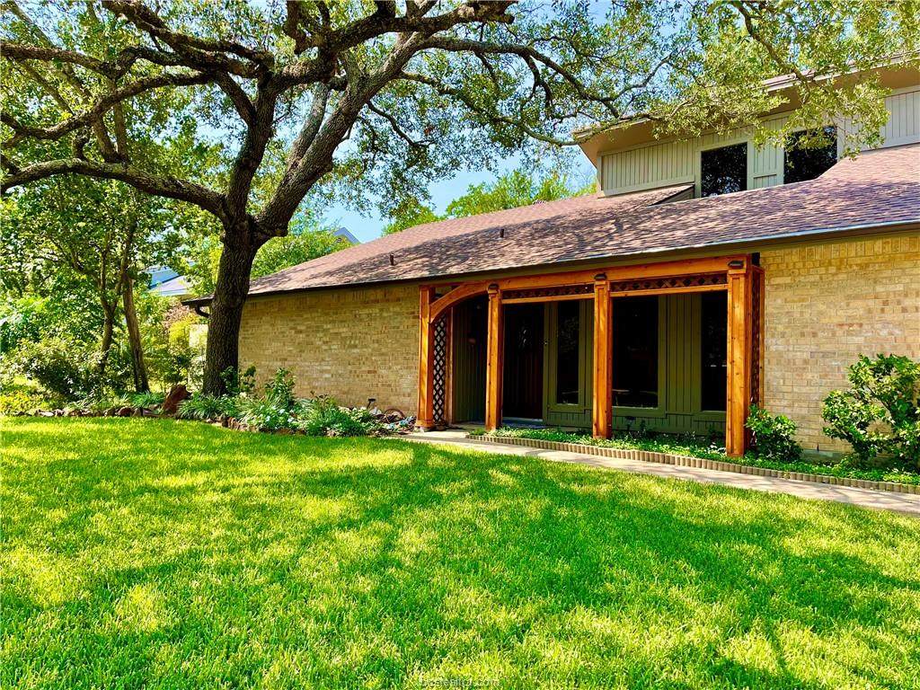 2511 Briarwood - Photo 1