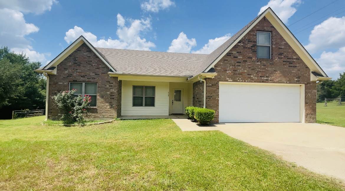 525 Oak Tree Lane - Photo 1