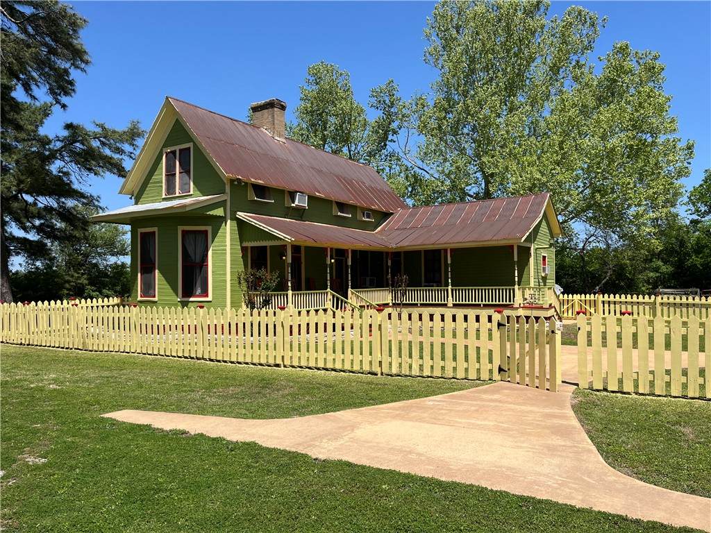 1100 Maple - Photo 1