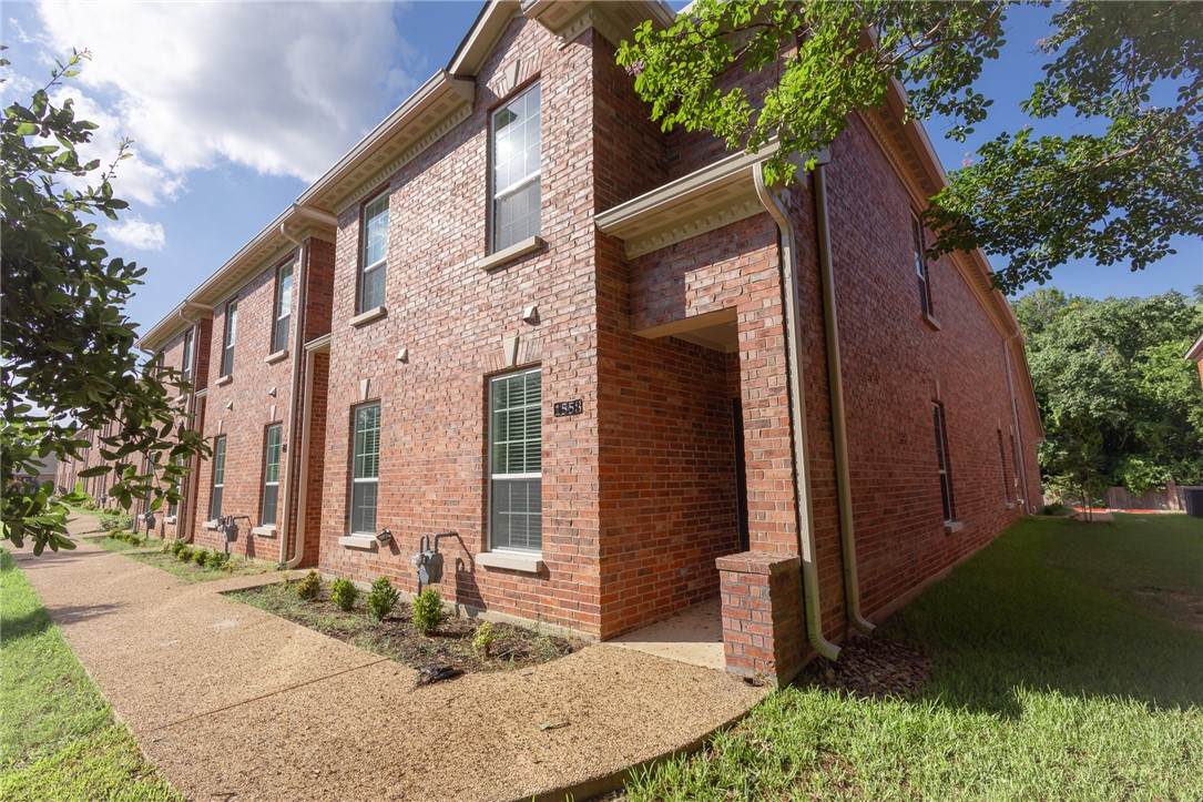 1546 Bennett Street - Photo 1