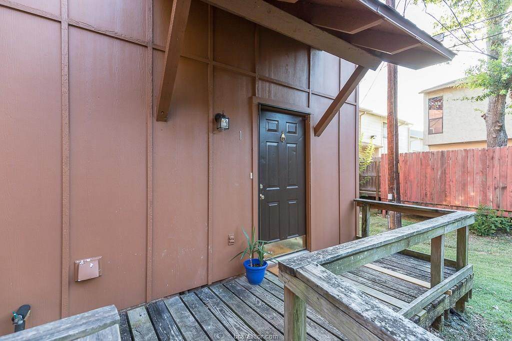 3923 Old Oaks Drive - Photo 1