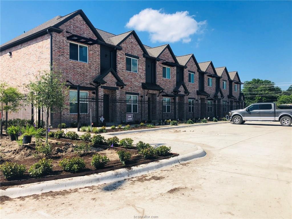 1451 Associates Avenue - Photo 1