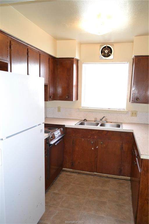 401 Lake Street - Photo 1