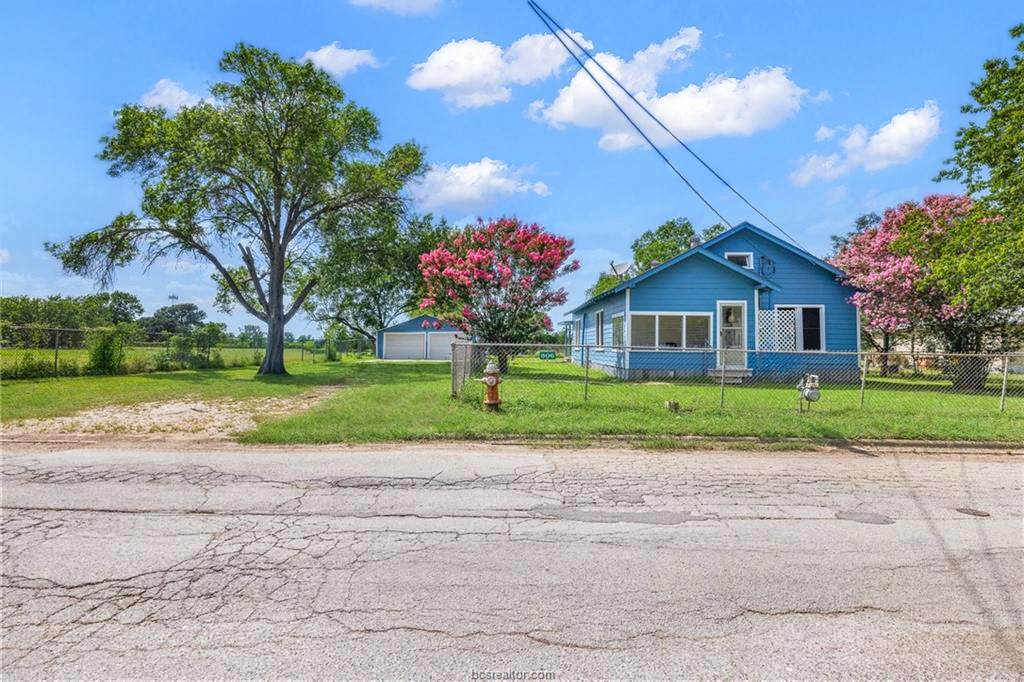 806 Plum Street - Photo 1