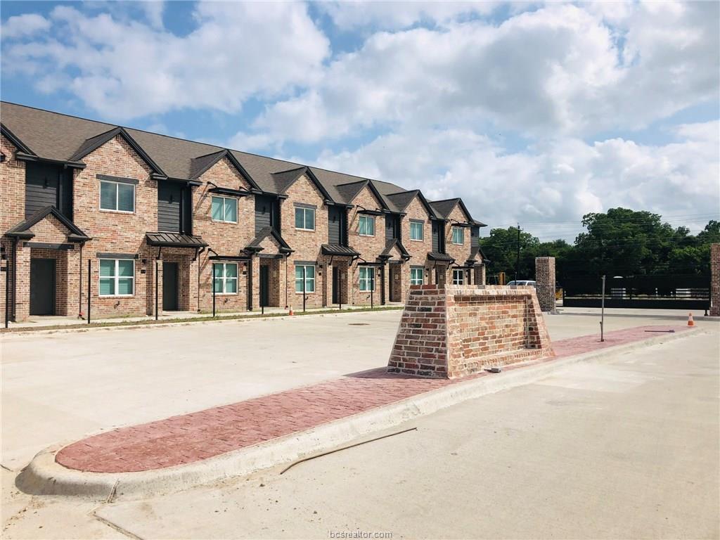 1451 Associates Avenue - Photo 1