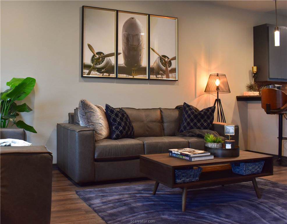 1451 Associates Avenue - Photo 1