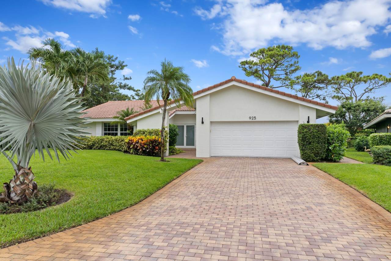 925 Foxpointe Circle - Photo 1