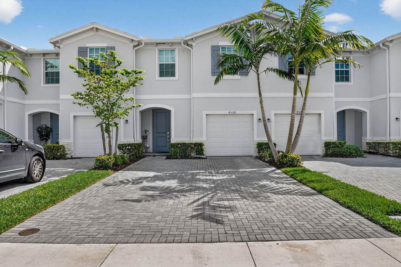 4326 Hammock Grove Drive - Photo 1