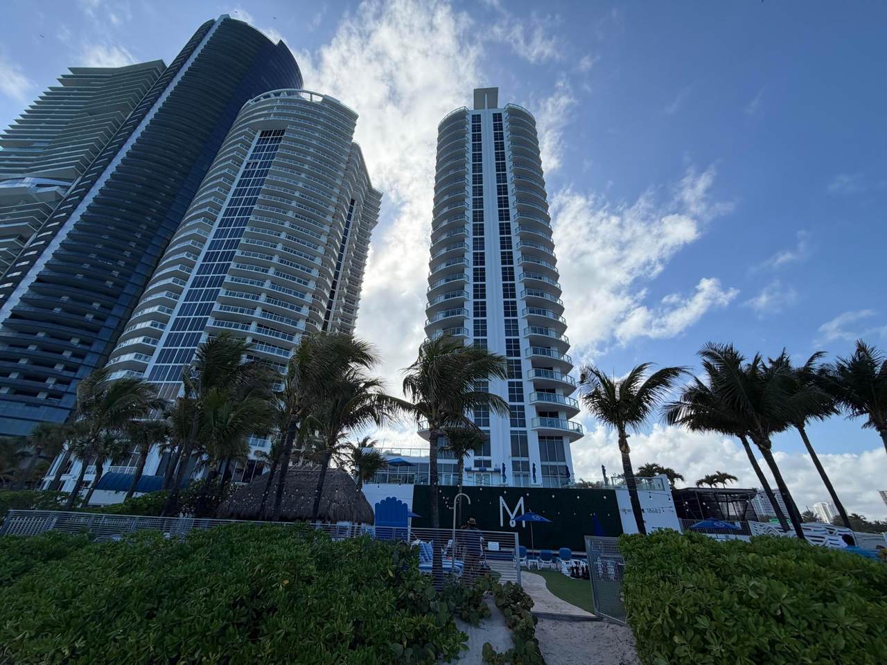 18683 Collins Avenue - Photo 1