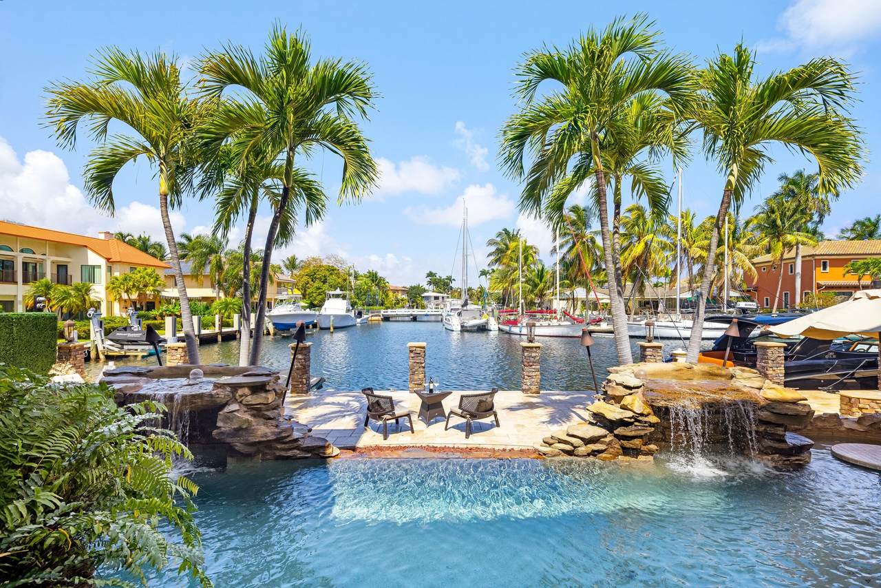 https://bt-photos.global.ssl.fastly.net/beaches/1280_boomver_1_B26001620-2.jpg