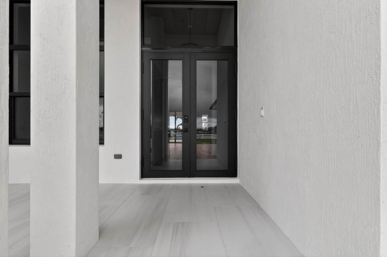 https://bt-photos.global.ssl.fastly.net/beaches/1280_boomver_1_B26001937-2.jpg