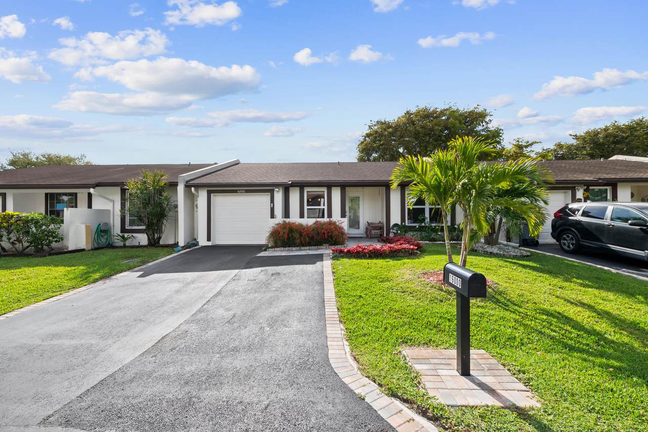 16000 Laurel Oak Circle - Photo 1