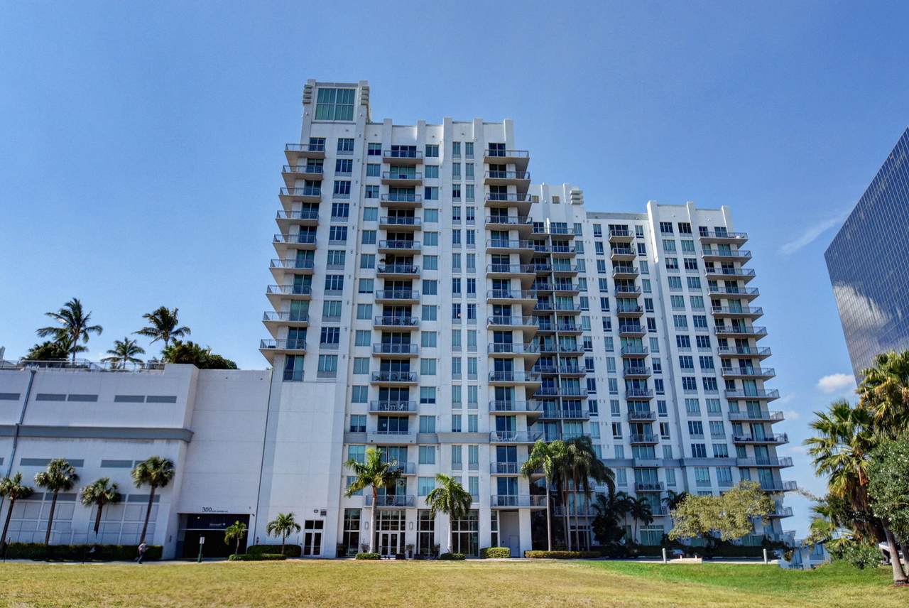 300 Australian Avenue - Photo 1