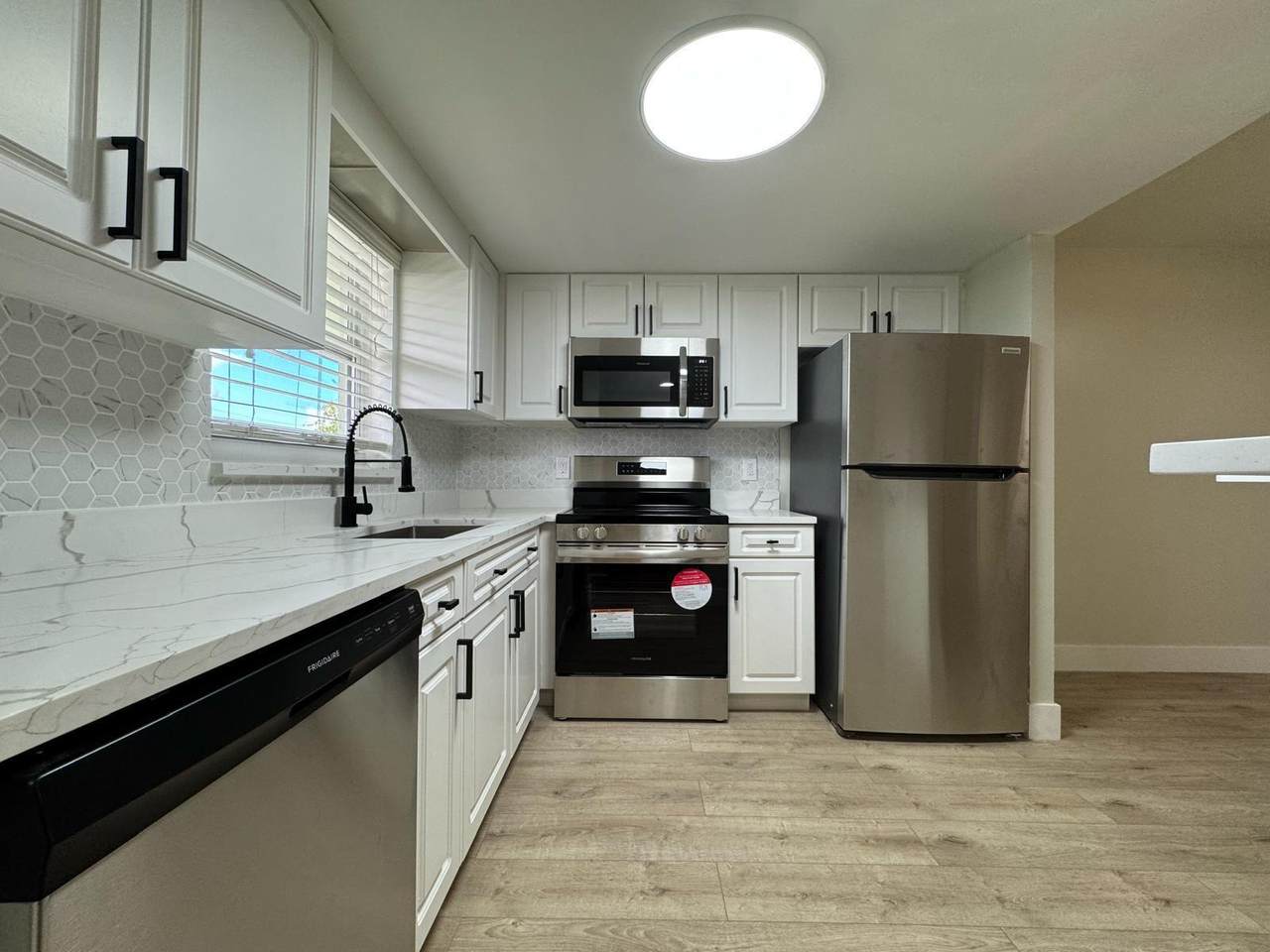 809 Oakland Park Boulevard - Photo 1