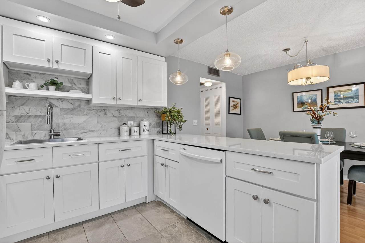 2074 Cambridge D - Photo 1