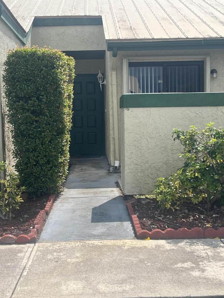 566 Sara Boulevard - Photo 1