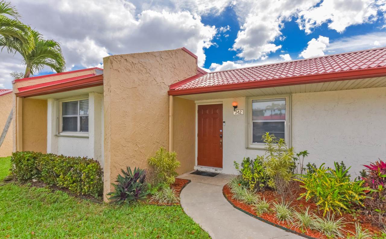 342 Lake Evelyn Drive - Photo 1