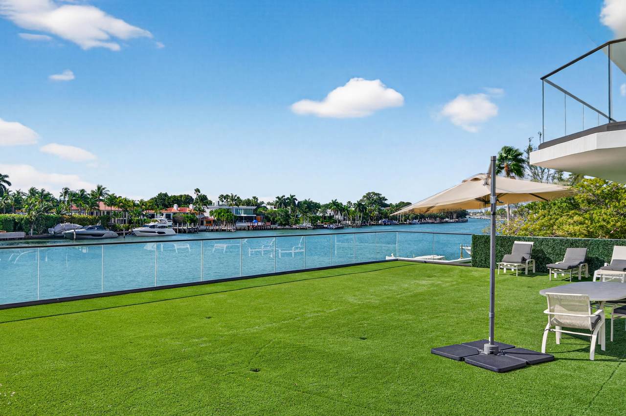 5500 Collins Avenue - Photo 1