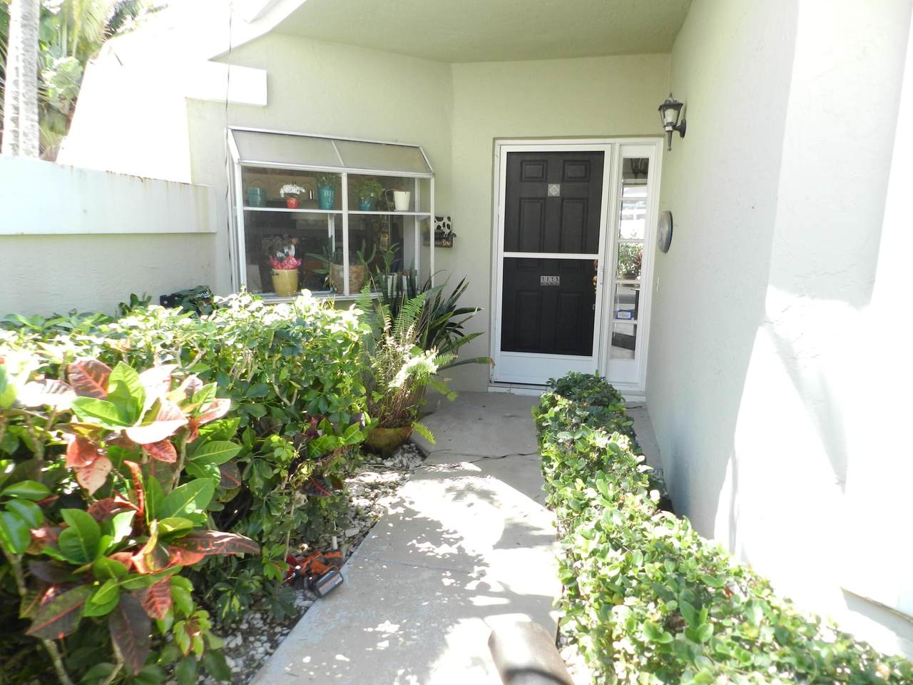 9198 Heathridge Drive - Photo 1