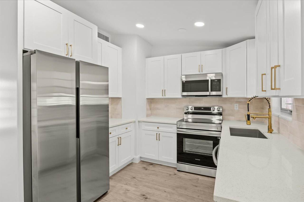 555 Airoso Boulevard - Photo 1