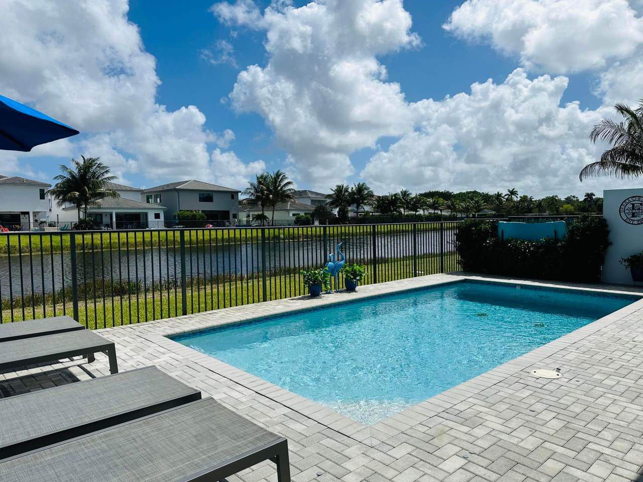 https://bt-photos.global.ssl.fastly.net/beaches/1280_boomver_1_B26007070-2.jpg