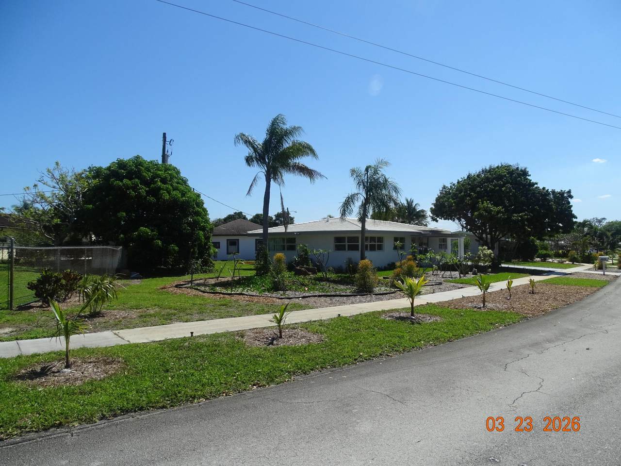 https://bt-photos.global.ssl.fastly.net/beaches/1280_boomver_1_B26007075-2.jpg
